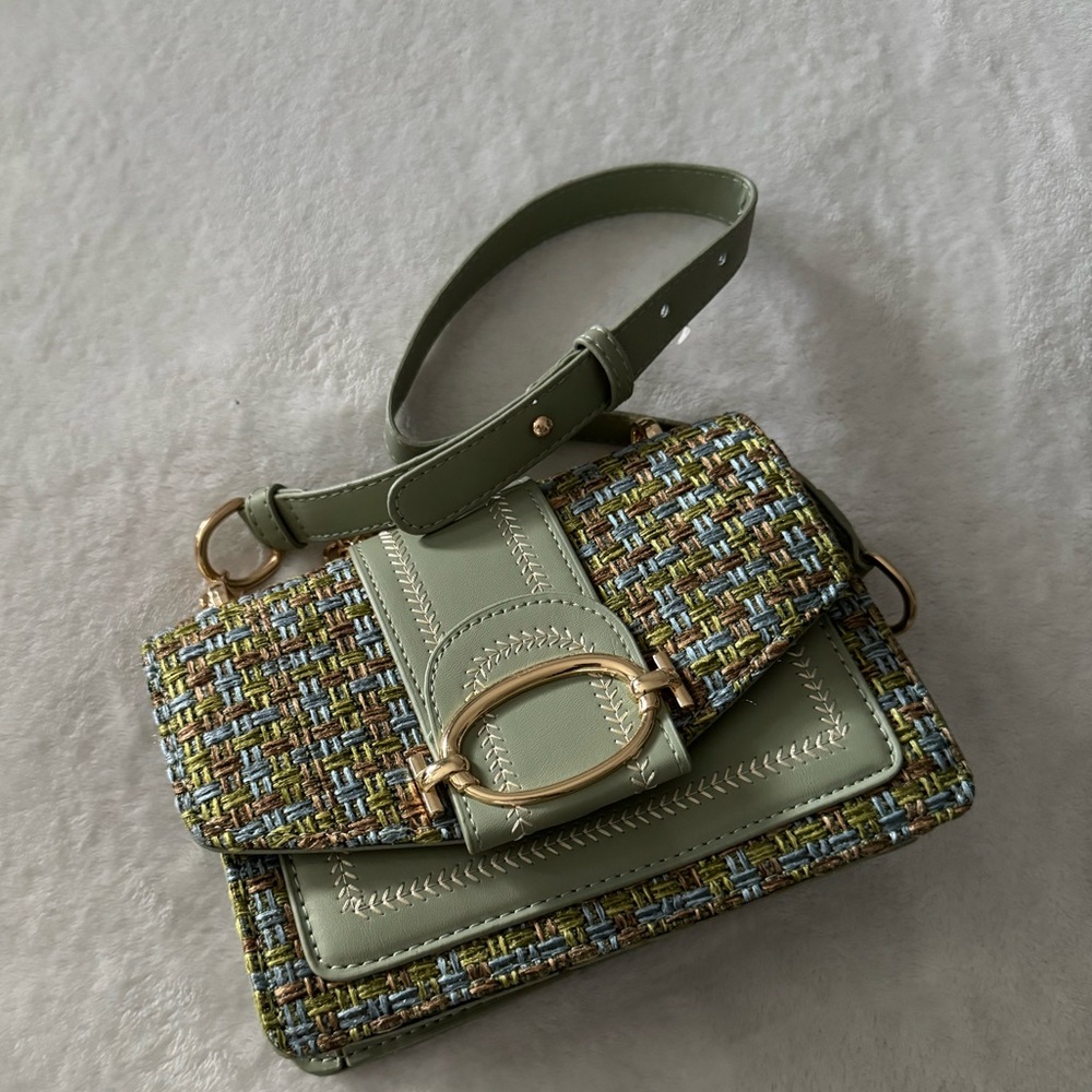 Elegant Women’s crossbody bag